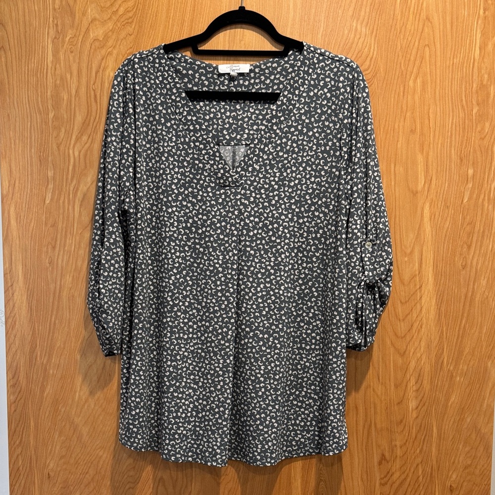 Chic Black and White Patterned Blouse